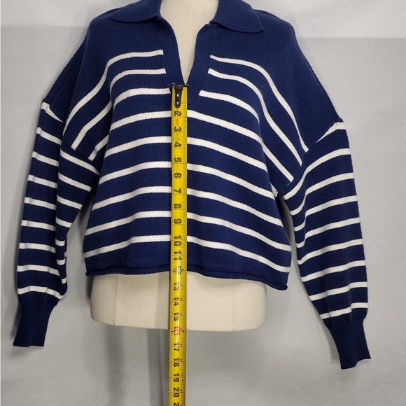 XO KR Navy and White Striped Women's Sweater size M brand new - Picture 4 of 7